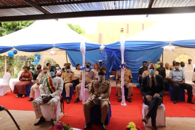 Vue partielle des invités à l’ouverture du sous-bureau de l’OIM Mali à Sikasso. Crédit photo  OIM / Bob Camille QUENUM 2022
